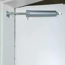Pneumatic door closer